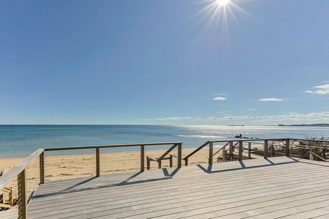 613 Commercial St, Provincetown, MA 02657