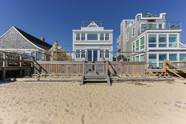 613 Commercial St, Provincetown, MA 02657