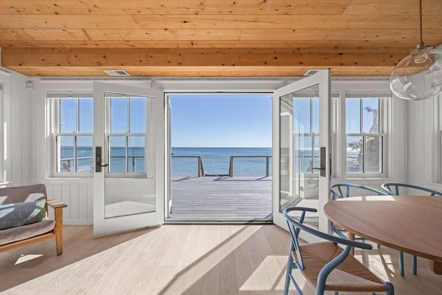 613 Commercial St, Provincetown, MA 02657