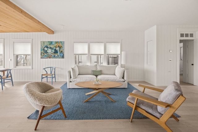 613 Commercial St, Provincetown, MA 02657