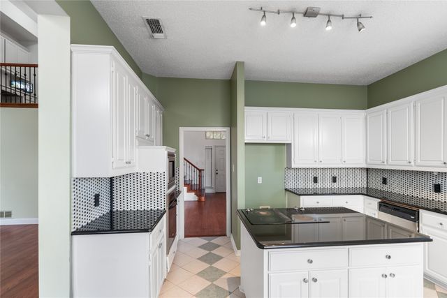 9447 Abbey Road, Irving, TX 75063