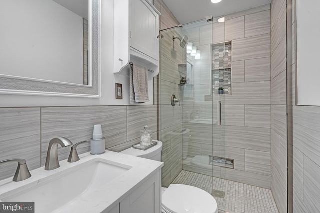 5813 ASHFIELD RD, Alexandria, VA 22315