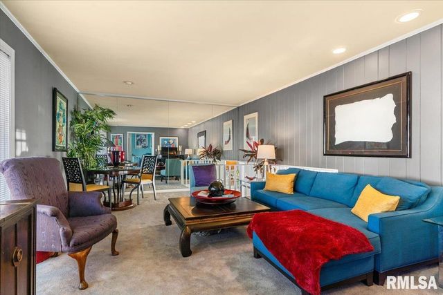 9 PINE TREE Drive, Springfield, IL 62704