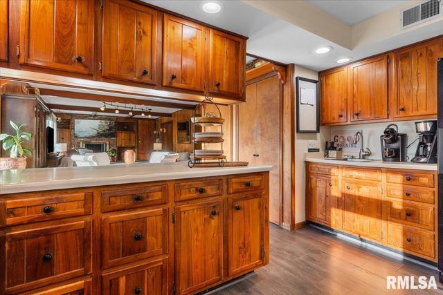 9 PINE TREE Drive, Springfield, IL 62704