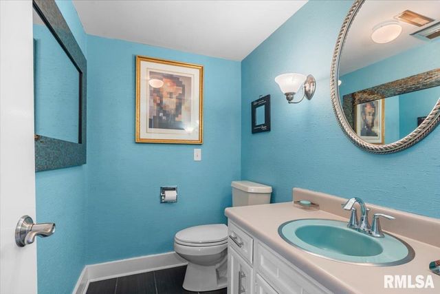 9 PINE TREE Drive, Springfield, IL 62704