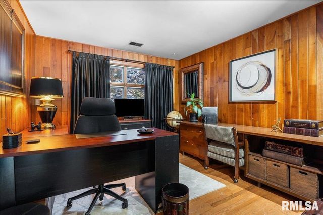 9 PINE TREE Drive, Springfield, IL 62704