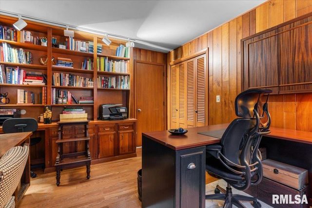 9 PINE TREE Drive, Springfield, IL 62704