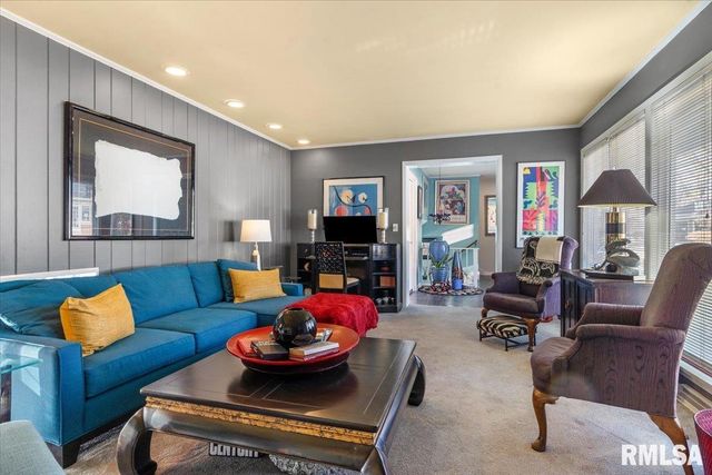 9 PINE TREE Drive, Springfield, IL 62704