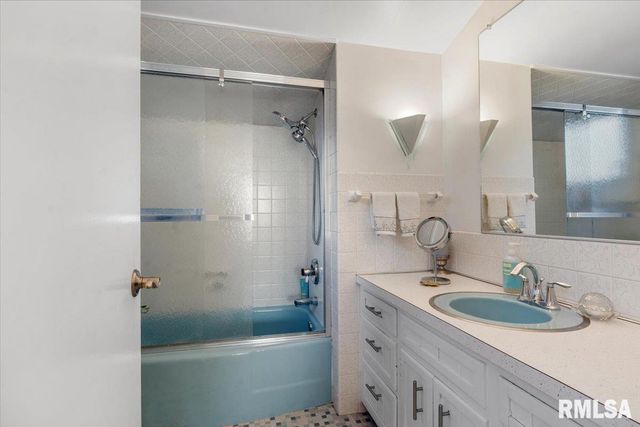 9 PINE TREE Drive, Springfield, IL 62704