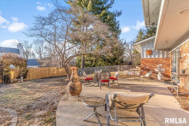 9 PINE TREE Drive, Springfield, IL 62704