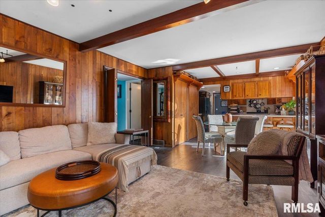 9 PINE TREE Drive, Springfield, IL 62704