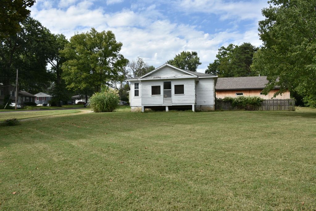 2103 E WALNUT ST, Columbia, MO 65201
