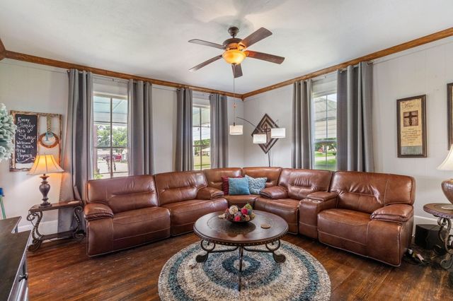 200 Ravine Street, Emory, TX 75440