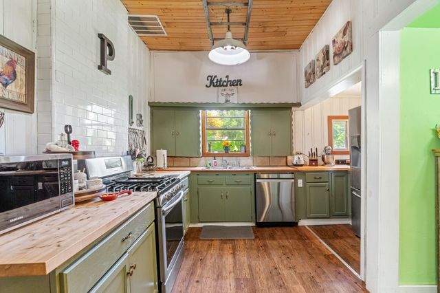 200 Ravine Street, Emory, TX 75440