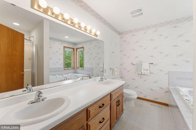 13500 Judicial Road, Burnsville, MN 55337