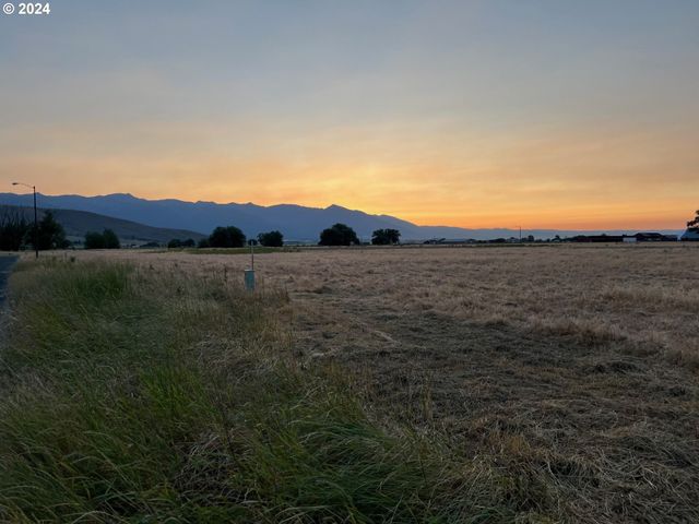 2 E St, Baker City, OR 97814