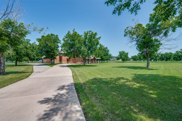1922 Burkett Court, Cleburne, TX 76033