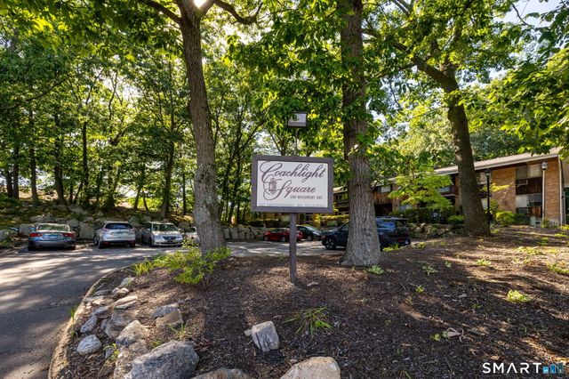 200 Woodmont Avenue 98, Bridgeport, CT 06606