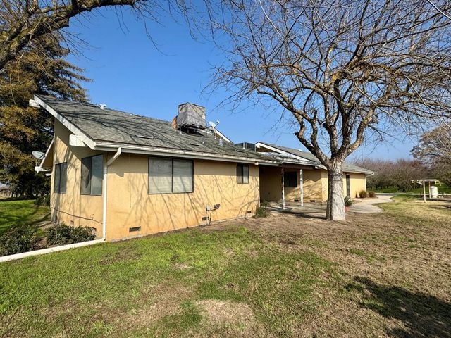 17617 W Belmont Avenue, Kerman, CA 93630