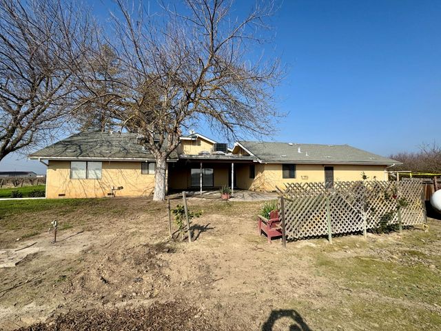 17617 W Belmont Avenue, Kerman, CA 93630