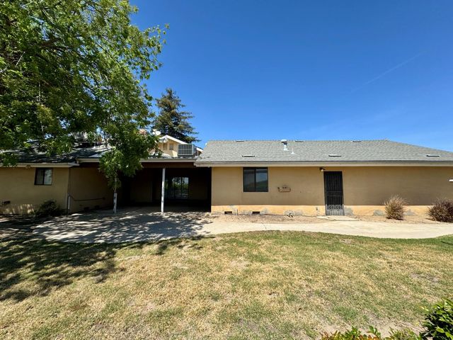17617 W Belmont Avenue, Kerman, CA 93630