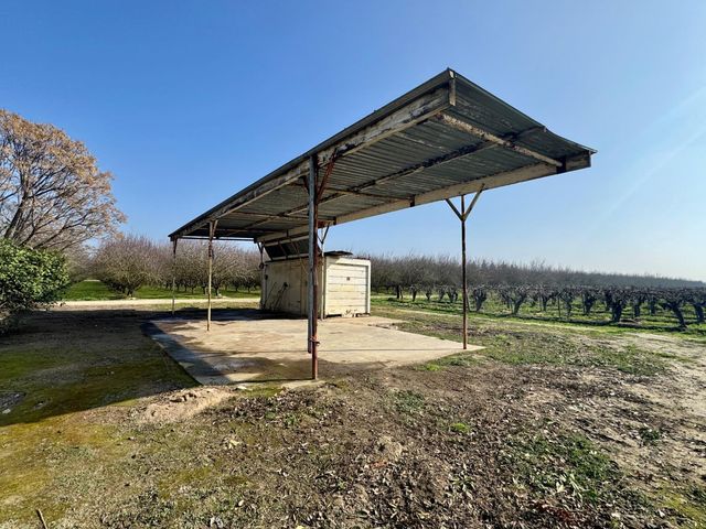 17617 W Belmont Avenue, Kerman, CA 93630