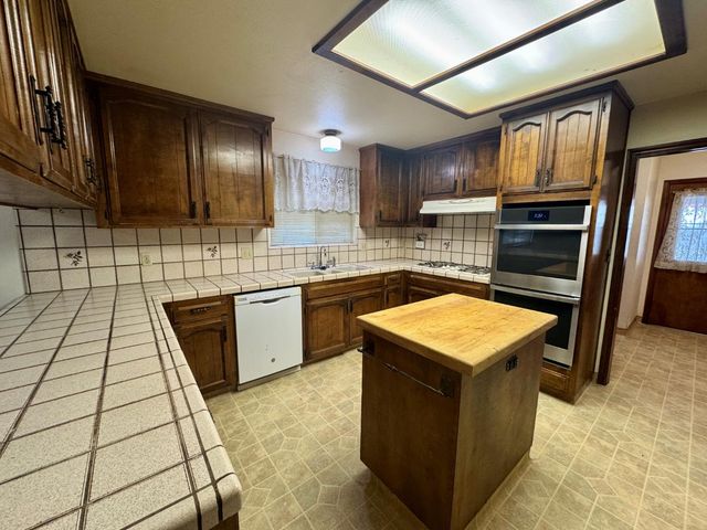 17617 W Belmont Avenue, Kerman, CA 93630