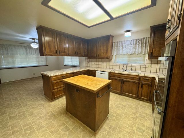 17617 W Belmont Avenue, Kerman, CA 93630