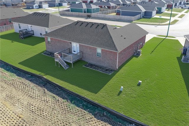 3905 E Wax Wing Drive, Siloam Springs, AR 72761