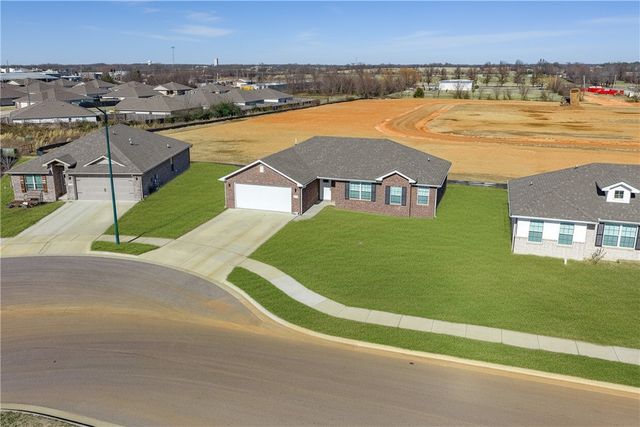 3905 E Wax Wing Drive, Siloam Springs, AR 72761