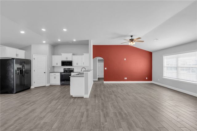 3905 E Wax Wing Drive, Siloam Springs, AR 72761