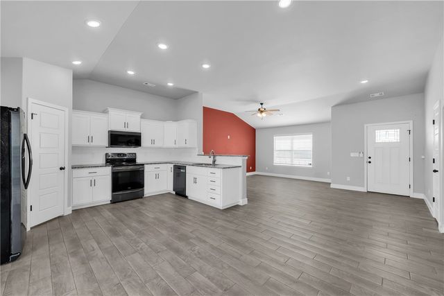 3905 E Wax Wing Drive, Siloam Springs, AR 72761