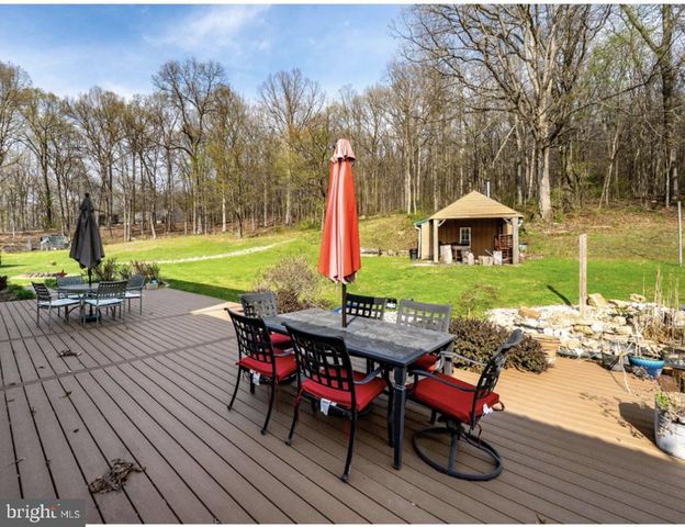 75 CLEMENS RD, Fleetwood, PA 19522