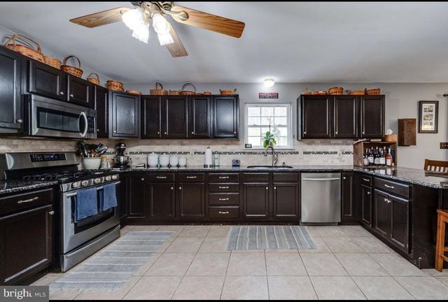 75 CLEMENS RD, Fleetwood, PA 19522