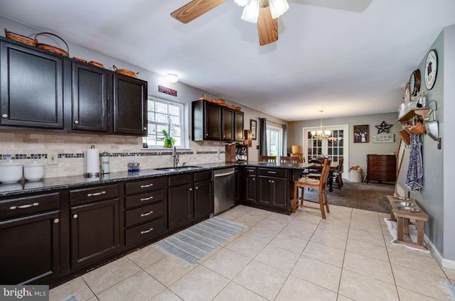 75 CLEMENS RD, Fleetwood, PA 19522