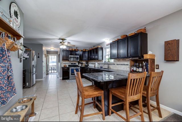 75 CLEMENS RD, Fleetwood, PA 19522
