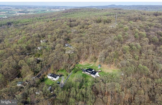 75 CLEMENS RD, Fleetwood, PA 19522