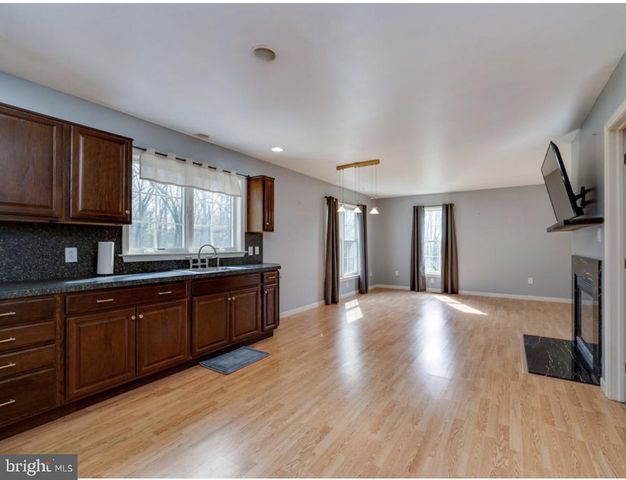75 CLEMENS RD, Fleetwood, PA 19522