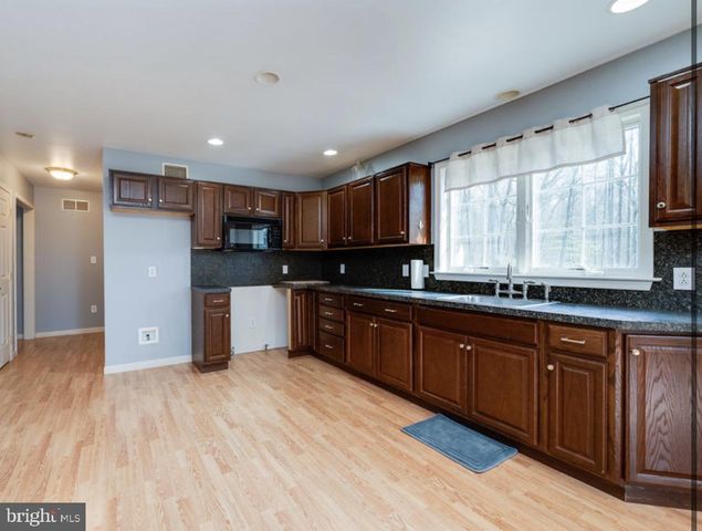 75 CLEMENS RD, Fleetwood, PA 19522