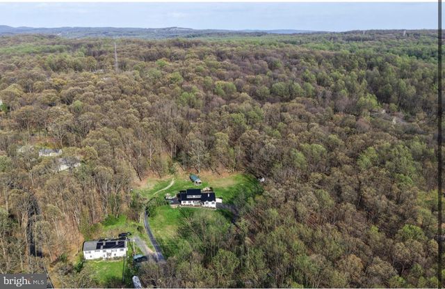 75 CLEMENS RD, Fleetwood, PA 19522