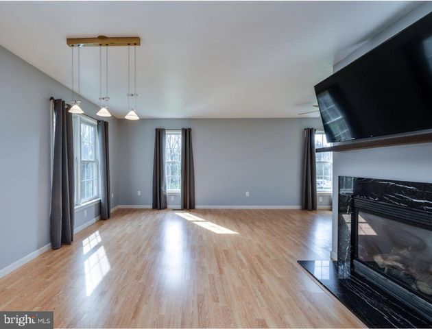75 CLEMENS RD, Fleetwood, PA 19522