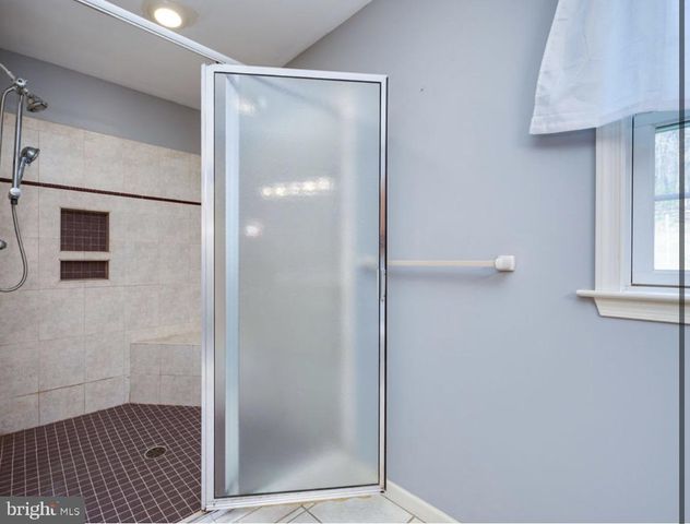 75 CLEMENS RD, Fleetwood, PA 19522