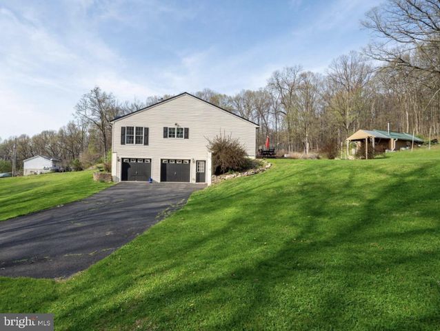 75 CLEMENS RD, Fleetwood, PA 19522