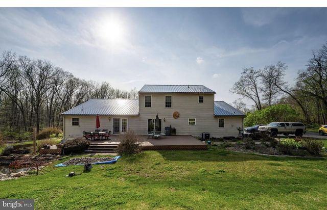 75 CLEMENS RD, Fleetwood, PA 19522