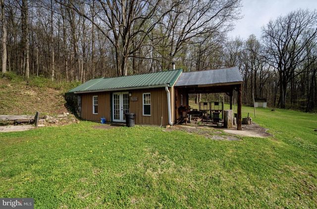 75 CLEMENS RD, Fleetwood, PA 19522