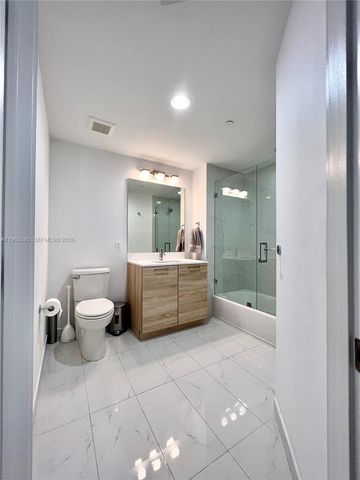 16385 Biscayne Blvd 607, North Miami Beach, FL 33160