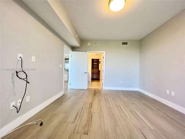 16385 Biscayne Blvd 607, North Miami Beach, FL 33160