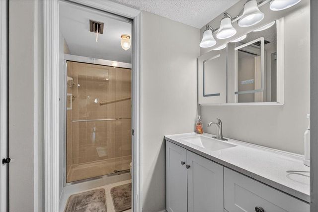 7633 Tahiti Lane 101, Lake Worth, FL 33467
