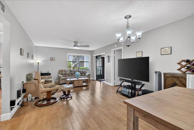 7633 Tahiti Lane 101, Lake Worth, FL 33467