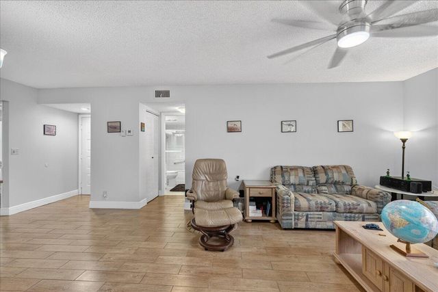 7633 Tahiti Lane 101, Lake Worth, FL 33467